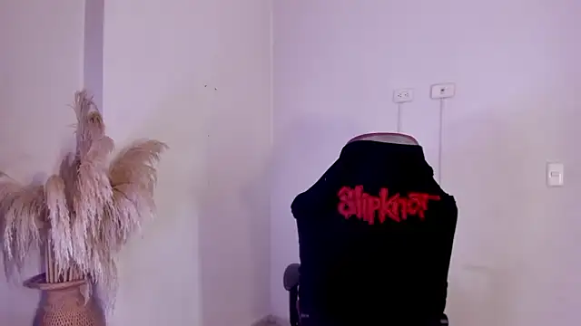 carolinemiller7 live sex cam