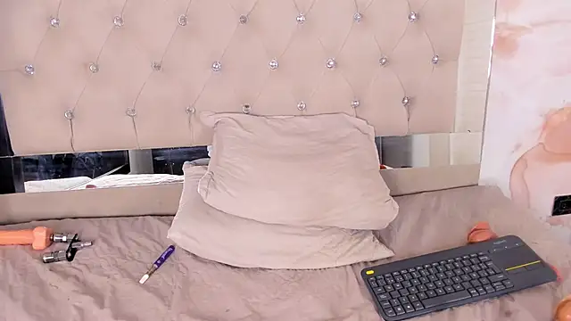 Luna_Tylor's cam snapshot