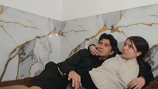 SaraAndThomas's cam snapshot