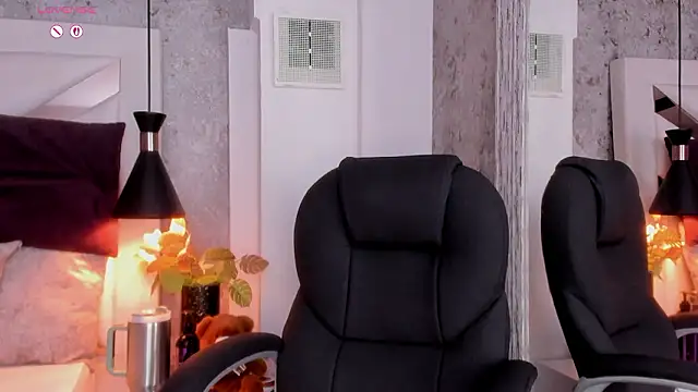 Megan-8's cam snapshot