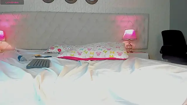 AmberOnassis live sex cam