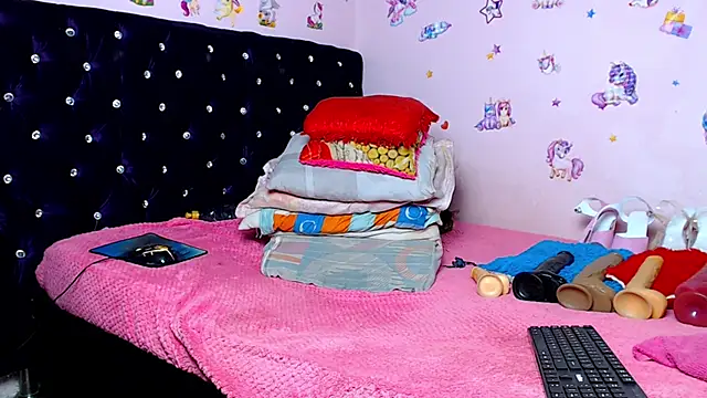 ShantalTsFox live sex cam