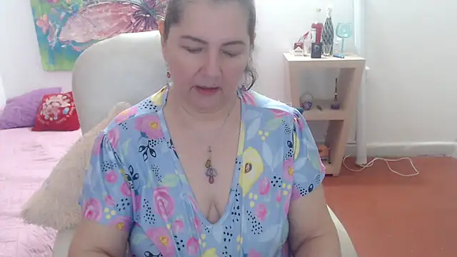 leonela_69's cam snapshot