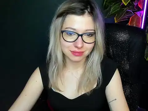 loveHeidi's cam snapshot