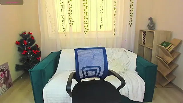 MonikaPinch_'s cam snapshot