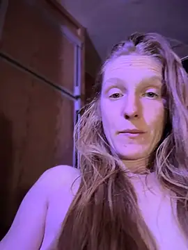 GoldenFlameGoddess live sex cam