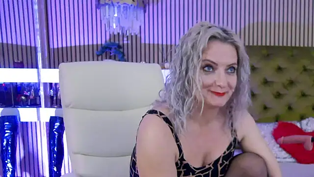 LadyTouch's cam snapshot