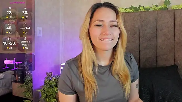 LanaMills_'s cam snapshot