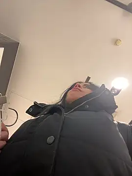 CrazzyChicks live sex cam