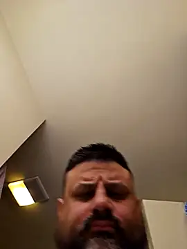 Roddog18 live sex cam