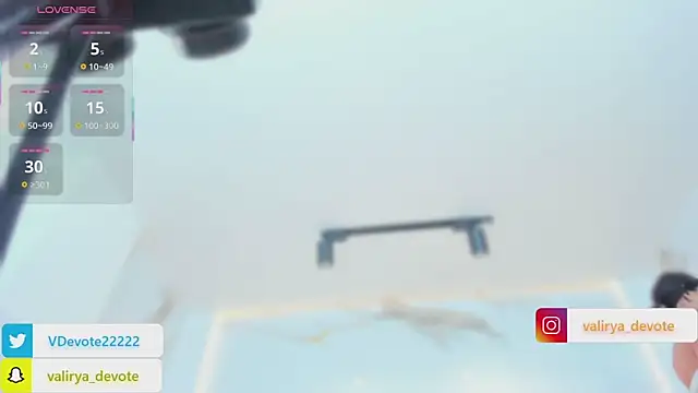 valirya_devote live sex cam