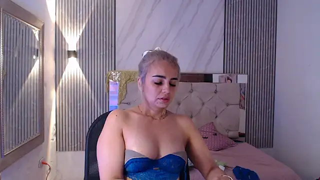 ashley__tylor's cam snapshot