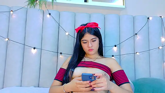 EmmaLou__'s cam snapshot