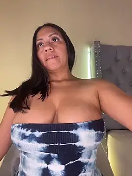 KIARAPRETTY's cam snapshot