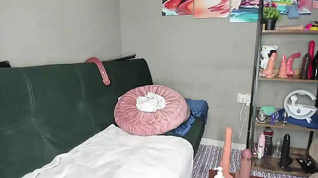 Shadia_Squirt live sex cam