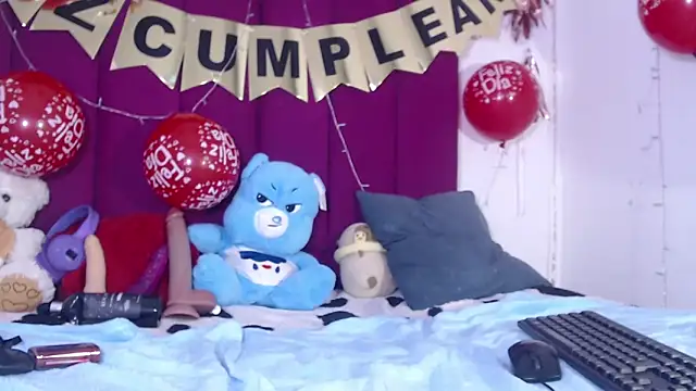 Tinyy_Star's cam snapshot