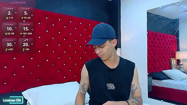 Logan_Woods live sex cam