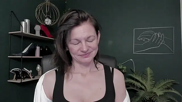 VivianWILD's cam snapshot