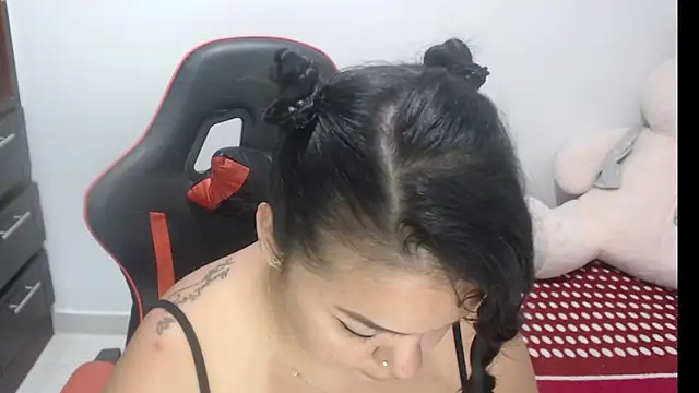 emily_sexxx's cam snapshot