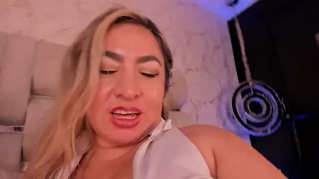 laura_bassi's cam snapshot