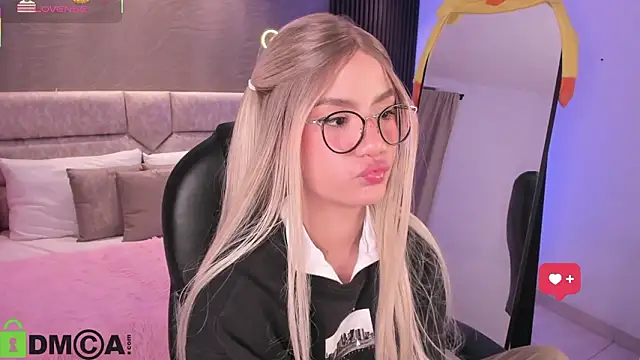 Arinextdoor's cam snapshot