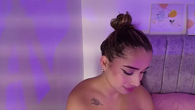 Lucy_Carson_'s cam snapshot