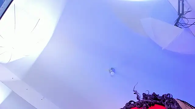 Lucerop_'s cam snapshot