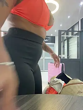 riri_brunnete live sex cam