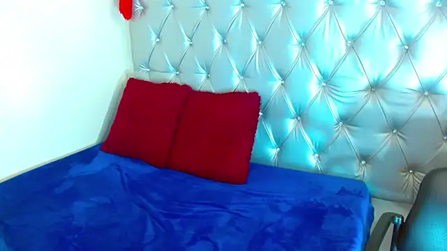 JessicaRabbit04's cam snapshot