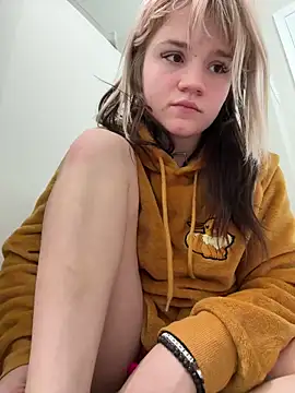 Cutiepiespanks's cam snapshot