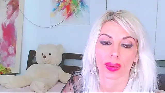 HoneyLara's cam snapshot