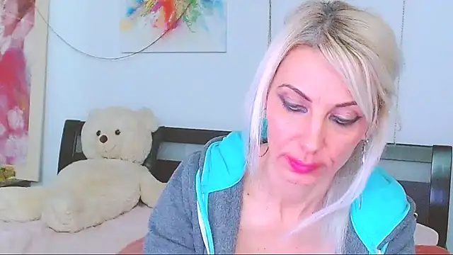 HoneyLara's cam snapshot