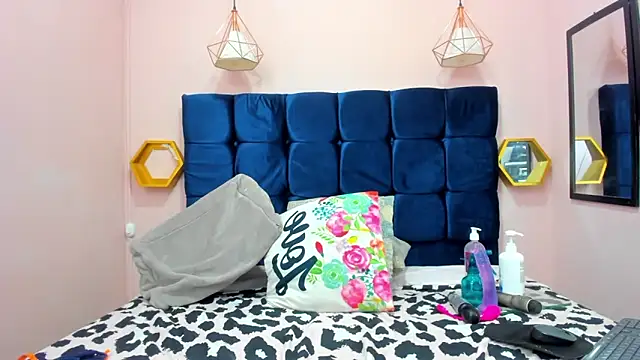 candy_big_tits18's cam snapshot