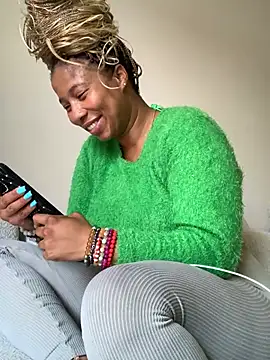 CurvyDesire1's cam snapshot