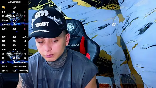 Kevin22_222 live sex cam