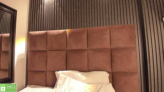 Sussy_Vixen's cam snapshot