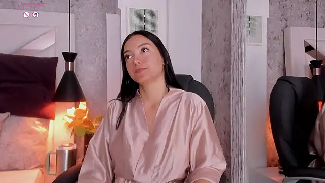 Megan-8's cam snapshot