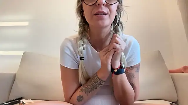 KnotBabe live sex cam