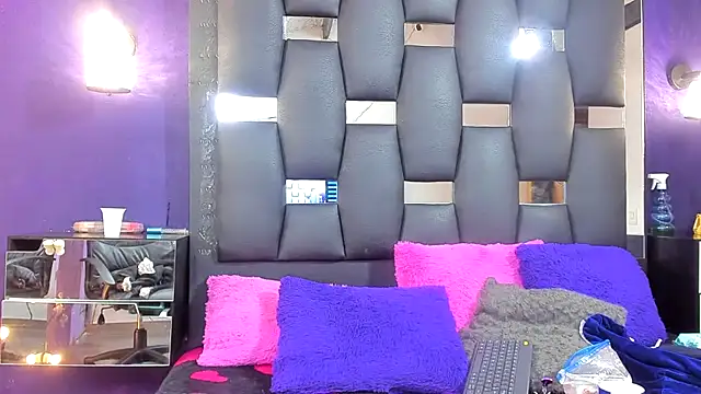 EMYCLARK01 live sex cam