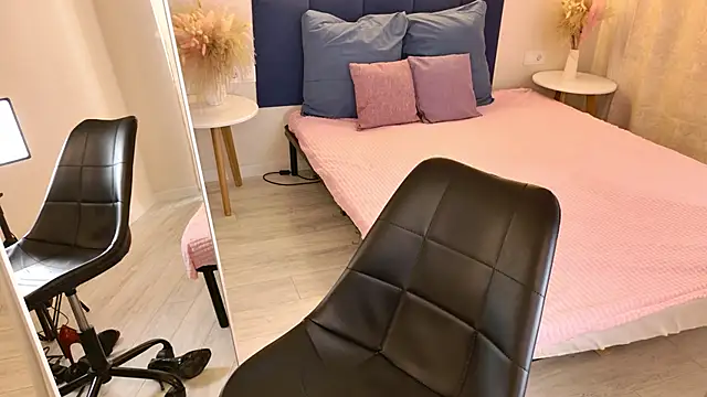 Alexis_Lovely live sex cam