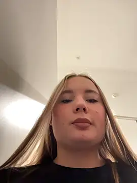 VineraSweet's cam snapshot