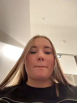 VineraSweet's cam snapshot