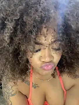 riri_brunnete live sex cam