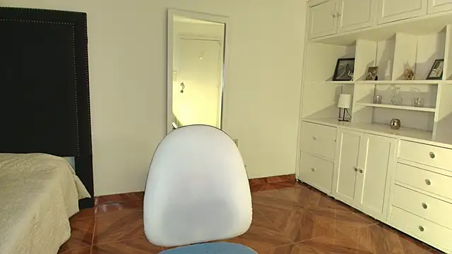 nina_moen's cam snapshot