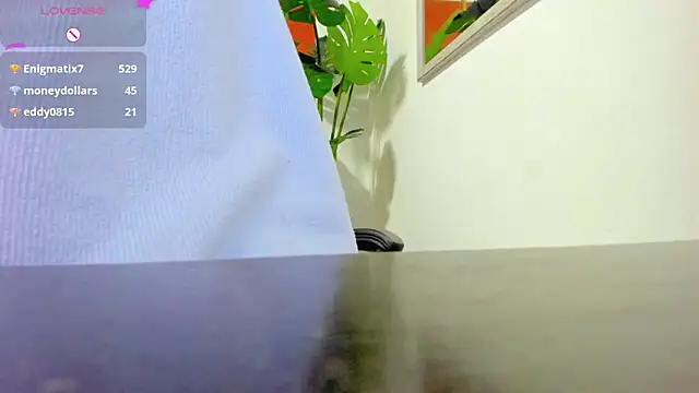 lili_cardenas_'s cam snapshot