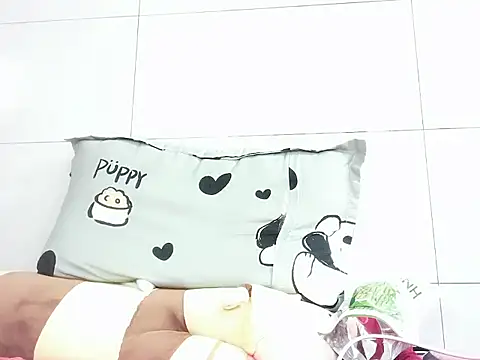 Tuyet696 live sex cam