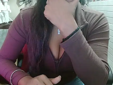 LovingPihu's cam snapshot