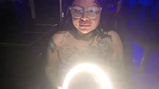 chicanachic13's cam snapshot