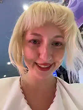 RonnieKiss live sex cam