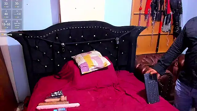 August-Sophie live sex cam